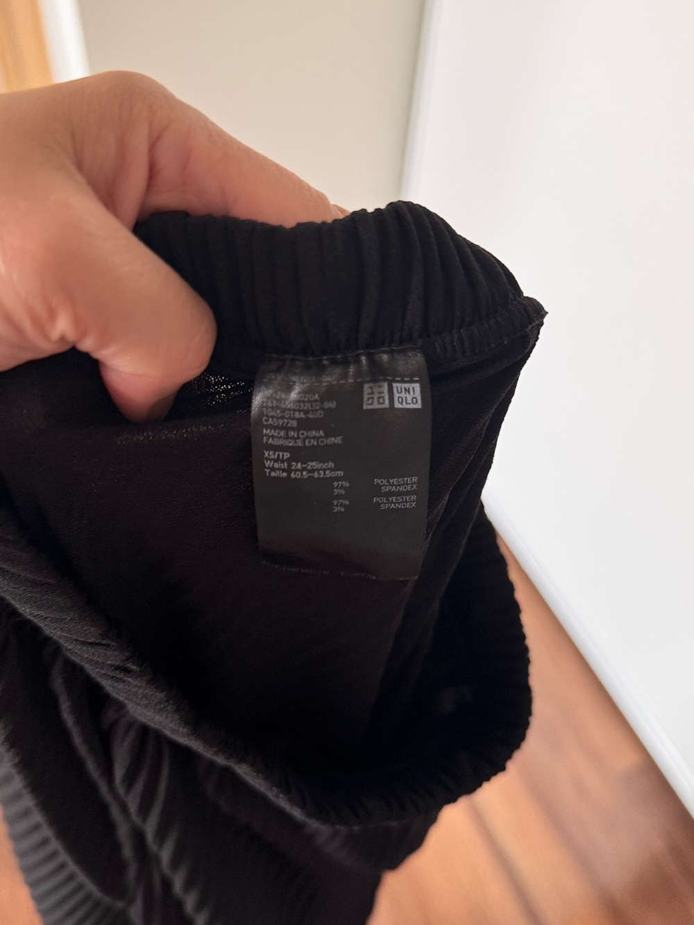 Uniqlo Black Ribbed Elastic Waist Skirt